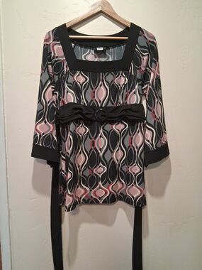 Studio 1940 Pink/Black/Gray/White Vneck 3/4 Sleeved Tie Back Blouse Retro Hippie